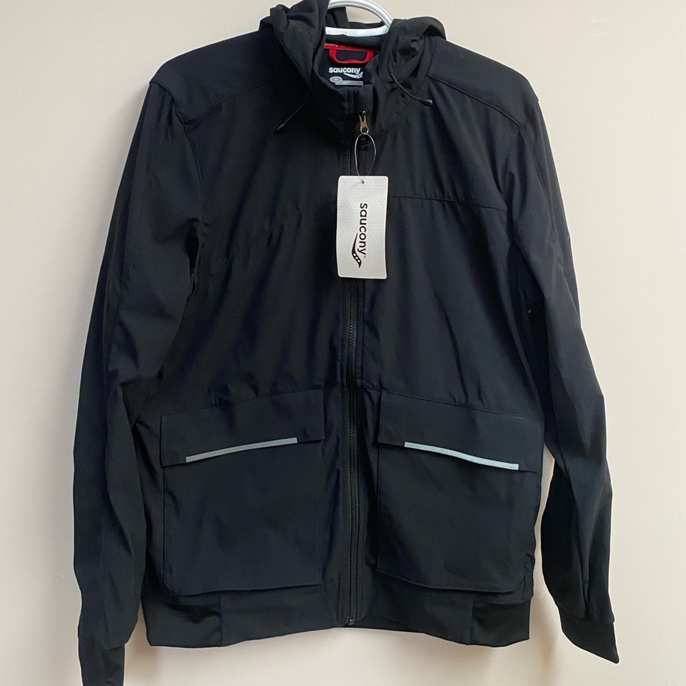 NWT Saucony mens light windbreaker